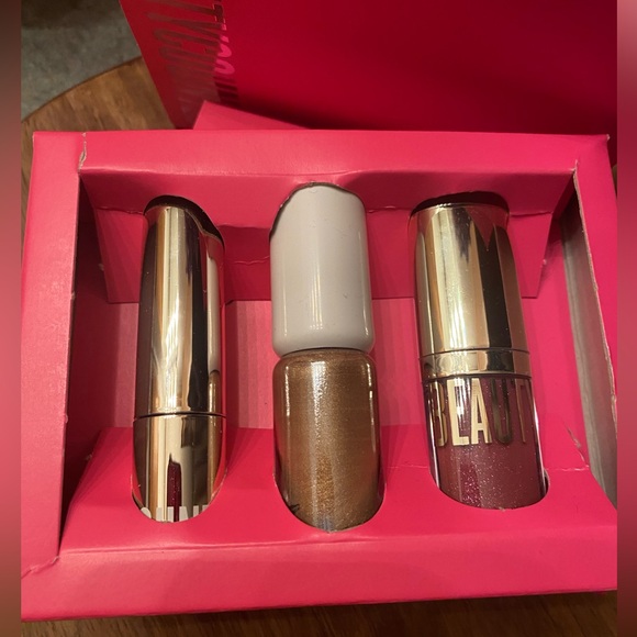 Beautycounter Going Places Makeup Kit - Picture 7 of 8